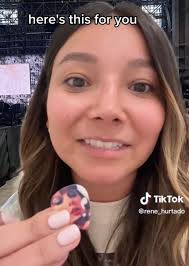 Taylor Swift show wedding: US couple marry during singer's concert