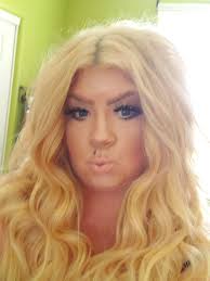 I love Nicole's Hair and make up. She looks beautiful!!