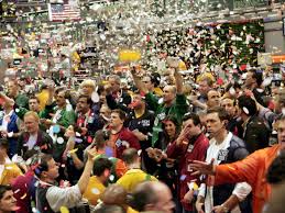 Market Update November 10 Dow Hits All Time High With Images Chicago Mercantile Exchange Investing Stock Exchange