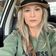 Dana Landers's Instagram, Twitter & Facebook