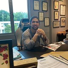 Untuk yang mahu tahu lebih lanjut, sejarah dan latar belakang terbaru mengenai figura yang sangat galak membela nasib pengguna yang tertindas di malaysia, boleh semak seperti di bawah ini Yusuf Azmi Mula Dedah Siapa Sebenarnya Pengkhi4nat Umat Melayu Oh Mymedia