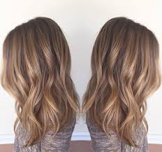 From Blonde To Bronde Mallory Came In With Washed Out Foil Hilites With A 2 Inch Line Of Demarcation I Softened The Line With A Mit Bildern Haare Mit Highlights Frisuren