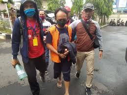 It is the capital of banyumas regency, central java region. Lagi Kejari Purwokerto Tangkap Dpo 10 Tahun Di Jakarta Sudah Ubah Identitas Radar Banyumas