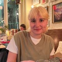 Lily Mooney's Instagram, Twitter & Facebook