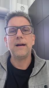 Estou em Chicago agora, mas senti que precisava tirar um tempo pra dividir  esse sentimento com vocês., Já estive em Dubai, Nova York, Filadélfia,  Indianápolis… e em cada cidade que conheço com a ...