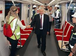 Alrededor de las 13:30 horas, se registró un corto circuito que provocó un incendio en las vías de la línea 4 del sistema de transporte colectivo metro. Abre Amlo Puerta A Linea 4 Y Peribus El Informador