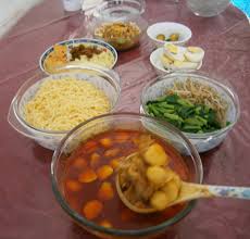 Masukkan sedikit mee ke dalam ke dalam mangkuk. Resepi Mee Kari Kerang Mudah Tersoal C