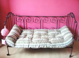 Ferforje kanepe , a çılınca çift kişilik karyola olarak kullanılmaktadır. Ferforje Kanepe Modelleri Artik Daha Modern Dekoloji Ev Dekorasyon Fikirleri Blogu