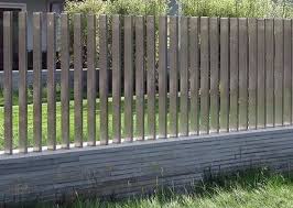 25 Best Concrete Fencing Design Ideas For Backyard Remodeling Plan The Material Of A Fence Holds An Important R Modernes Zaun Design Hintergarten Zaun Garten