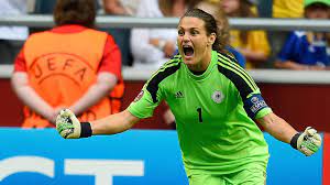 Nadine marejke angerer was born in november 1978 in lohr a main, west germany. Nadine Angerer Mit Dem Fussball Die Welt Erkunden Dfb Deutscher Fussball Bund E V