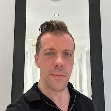 Shawn Gresham's Instagram, Twitter & Facebook