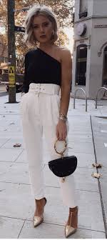 Black And White Casual Attire For Women Love This Black And White Casual Chic Outfit Casual Chic Outfit Effortlessly Chic Outfits Chic Outfits Classy