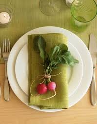 Le Printemps Arrive Recevez Vos Amis En Beaute Et En Couleur Idee De Decoration Fleurs De Table Decoration De Table