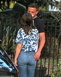 Actor, writer, director & producer @pearlstreet films @easterncongo initiative. Ben Affleck Wird Geliebt Und Handsy Mit Neuen Flamme Ana De Armas Als Sie Die Maske Fur La Hund Aktuelle Boulevard Nachrichten Und Fotogalerien Zu Stars Sternchen