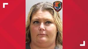 Amanda Landon's Instagram, Twitter & Facebook