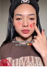 Moist Merah Jambu: Rahasia Kulit Bersinar Bersama Adleeva