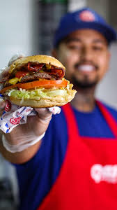 Pippo Bacon ♨️🍔, Hey, isso aqui tá bom demais! Vem aproveitar e conta pra  gente o que achou 💙, 📲 Link para pedidos na bio., •, Aqui você encontra:,  🍔Smash burgers, 🇺🇸Defumados, •, 📍 Mercadoteca