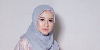 Potret kebersamaan engku emran dan noir nabila terekam saat mereka berada di meja makan. Rumor Rumah Tangganya Retak Lihat Unggahan Laudya Cynthia Bella Dan Engku Emran Dream Co Id