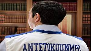 Ο κώστας αντετοκούνμπο έκανε το ντεμπούτο του με την εθνική ελλάδας, με τη φανέλα του να συγκεντρώνει τα βλέμματα, καθώς το όνομά του ήταν γραμμένο . Ale3hs Tsipras Me Fanela Antetokoynmpo Kata Toy Ratsismoy Euronews