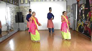 Terdapat alat musik tradisional dari daerah lain ataupun alat musik modern yang digunakan sebagai pengiring kesenian tradisional betawi seperti tarian dan. Tarian Joget Youtube