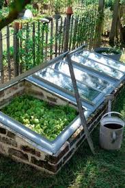 des serres de jardin en materiaux de recup serre jardin bricolage jardin jardins
