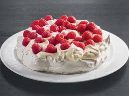 Pavlova Meringue A La Creme Et Aux Framboises Recette Pavlova Recette Pavlova Recette