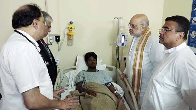 Kolkata Durga Puja Stampede Live Updates: Chorbagan Pandal Incident Today, Several Injured Latest News