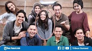 Sinetron duyung merupakan sinetron pertama yang dibintangi oleh angela gilsha. Sempat Ingin Stop Dari Dunia Hiburan Respon Angela Gilsha Diminta Ikut Kontes Kecantikan Tribun Sumsel