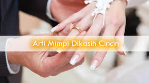 Jun 05, 2021 · karena tangkainya panjang, batangnya agak rapuh, sedikit senggol saja patah, imbuhnya. Arti Mimpi Dikasih Cincin Menurut Islam Terjawab
