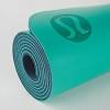 Lululemon yoga mat is very easy to clean at home, something is needed to make a spray (essential oils, baking soda and lemons). 1