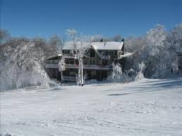 There is easy access to skiing, snowboarding, ice skating, and snow tubing. Chalet Vacation Rental In Beech Mountain Nc Usa From Vrbo Com Vacation Rental Travel Vrbo Vacation Cabin Rentals Beech Mountain Cabin Rentals