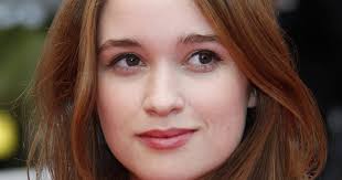 Alice Englert : "Inventer des histoires a toujours constitué mon quotidien" 