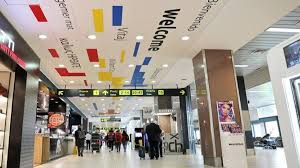 Parcare otopeni, 7 zile de parcare pentru numai 70 de lei.oferim posibilitatea parcării autoturismului dumneavoastră în apropierea aeroportului henri coandă otopeni la tarife accesibile. Pe Aeroportul Otopeni EÈ™ti Intampinat Cu Bun Venit La PlecÄƒri Video Virgin Radio Romania