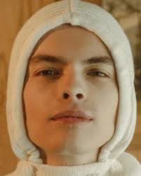 Category of the week is FASHION 🔥 and here are the best shoots 📸 Which  fashion photoshoot is your favorite? Find them all printed in Artells  Magazine ❤️ The first photo: Creative