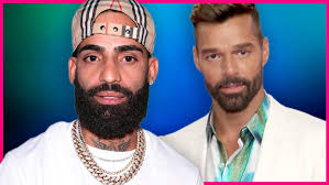 Ricky Martin luce súper hot en traje de baño