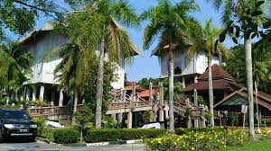 Bangunan muzium terengganu diinspirasikan dari rekaan rumah tradisional terengganu iaitu rumah bujan. Muzium Negeri Terengganu Picture Of Muzium Negeri Terengganu Kuala Terengganu Tripadvisor