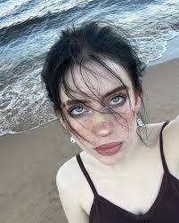 If Billie Eilish could get in shape and could act?Do you think she could be  a replacement As the Black Widow . She sort of looks like Scarlett  Johansson,