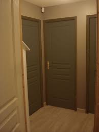 Choisir de peindre un seul mur dans une couleur inhabituelle vous permet non seulement de tester votre résistance à ce coloris, mais. Quel Couleur Pour Les Portes De Mon Palier Maison Design Portes Interieures Grises Maison