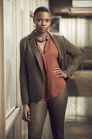 Mina okafor on the resident Actress Shaunette Renee Wilson Black Actresses Black Women Art Minimalist Fashion