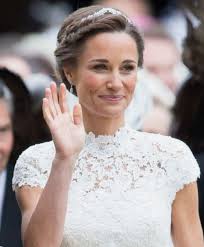 Pe principiul ce culoare are rochia?, un artist a reuşit să pună la îndoială capacitatea oamenilor de a distinge ce vedete se află în pozele create. Vedete Care Vor NaÈ™te In 2021 Nastenatural Ro