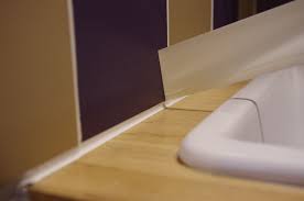 Pas A Pas Un Joint De Silicone Parfaitement Droit Joint Silicone Credence Cuisine