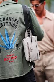 Viața ca o pradă book. Prada Gurteltasche Gurteltasche Prada Taschen