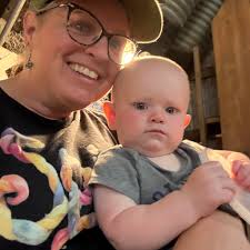 We are lucky to have Lin Barry available to attend the Jacaranda Art Fair  👏🏻🙏🏻