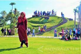 Jam ini sesuai dengan zona waktu setempat yakni waktu. Menikmati Pesona Bukit Cinta Di Pamekasan Antara News Jawa Timur