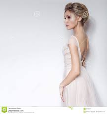 Das hochzeitskleid macht aus einer frau eine braut. Sexy Madchen Der Schonen Empfindlichen Braut Im Weichen Rosa Skazachno Hochzeitskleid Mit Einem Schnitt Auf Dem Kasten Und Der Ru Stockfoto Bild Von Kasten Glucklich 81853214