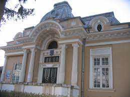 Minorul de 17 ani care a evadat de sub escortă din sediul judecatoriei valeni, în timp ce pe numele său era emis mandat de arestare preventivă pentru furt, a fost găsit în această seară. Datei Old Town Hall Valenii De Munte Jpg Wikipedia