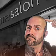 Happy Saturday, friends. A walk at dusk at Dunfermline and Kain fresh out  of the salon with a fresh new high maintenance hairstyle. 😜 Great way to  end the working week. That