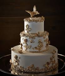 Stunning Wedding Cakes With Exquisite Details Modwedding Gold Wedding Cake Unique Wedding Cakes Gorgeous Cakes