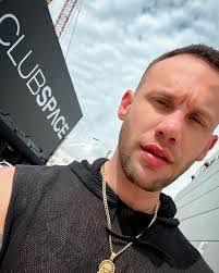 Eric Wimberly's Instagram, Twitter & Facebook