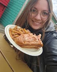 Anna Crabbe's Instagram, Twitter & Facebook